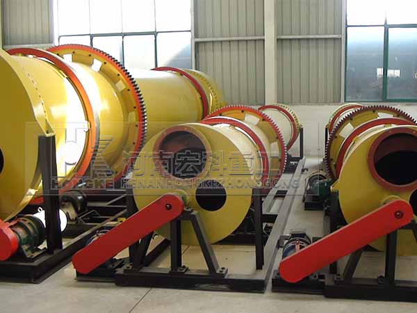 采取牛糞烘干機做原料生產(chǎn)有機肥成本小，質(zhì)量穩(wěn)定